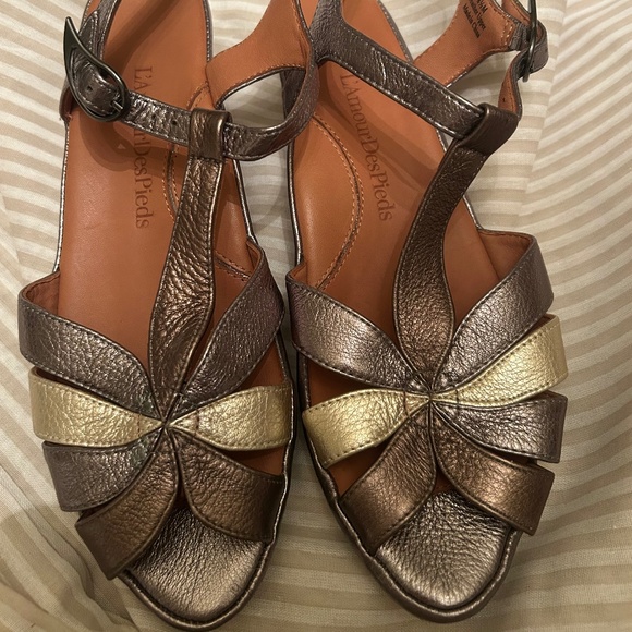 L'Amour Des Pieds Metallic Leather Comfort Sandals size 8.5 women - Picture 1 of 6